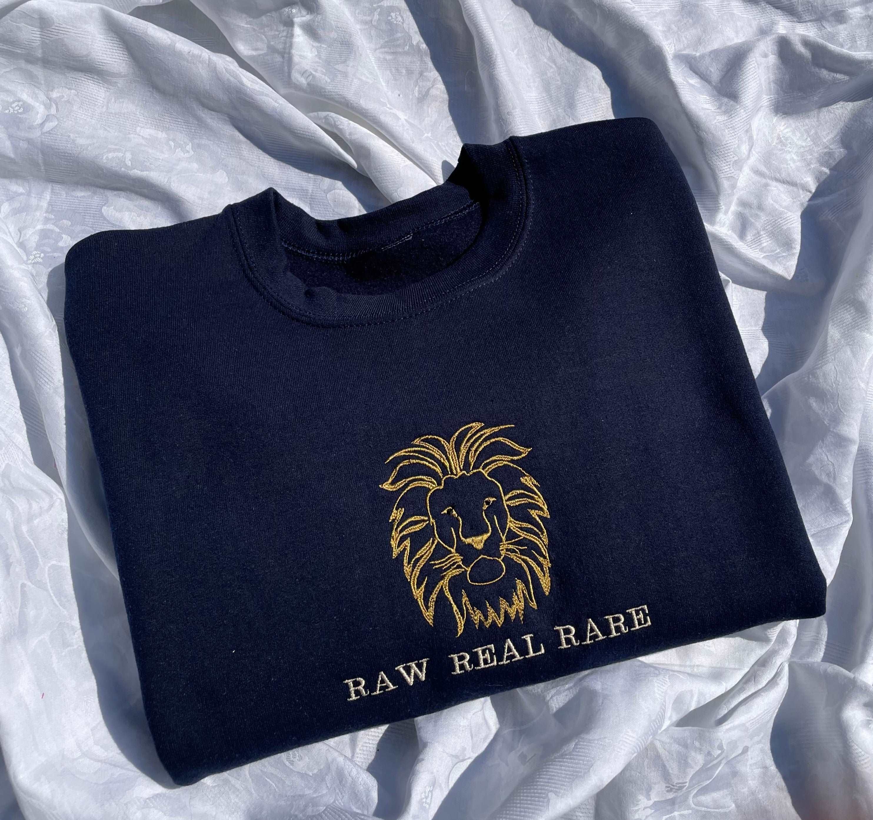 2023's Must-Have : Gold Lion Embroidered Sweatshirt - Trendy